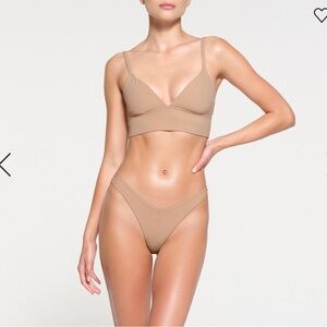 SKIMS Fits everybody NWT longline triangle bra & cheeky panties set clay size S